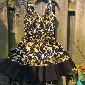 Lovely Nine West Floral Sun Dress